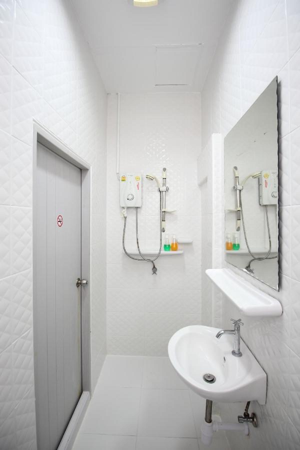 Oyo 435 Frame Residence Phuket Kültér fotó
